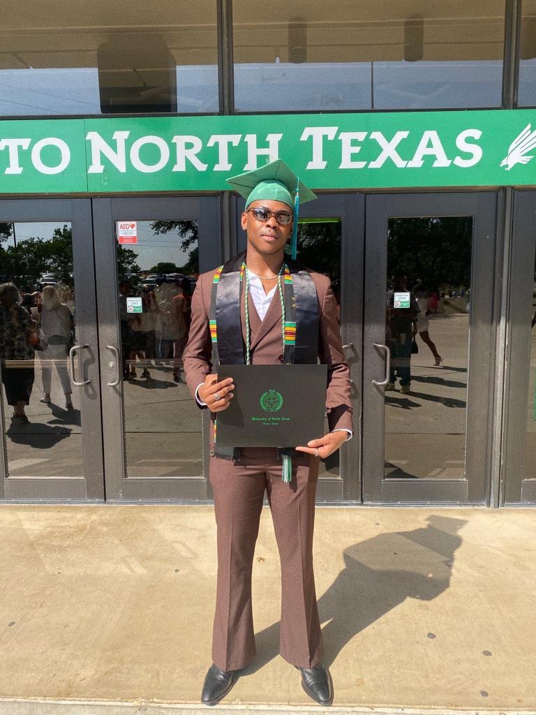 chiddy_O's tweet photo. And on my free time, I do the school shii 🎓 https://t.co/6L6r7OvX3l