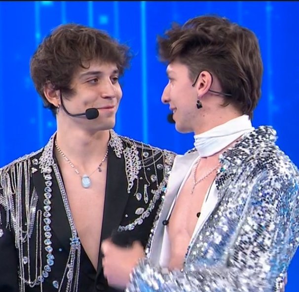 heythereelena's tweet photo. fino alla fine insieme
#amici21 https://t.co/owoU7s8E0I