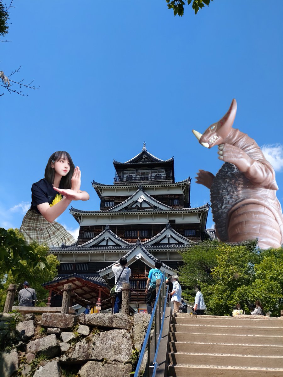 ann_yanaiman's tweet photo. 週末広島城に行ってきました。
やっぱりお城には怪獣が合いますね
わたしも調子に乗って巨大化してしまいました。

#カコジョ
#FaceApp
#ゴモラ
#ウルトラマン
#城 https://t.co/02xNEfkdCk