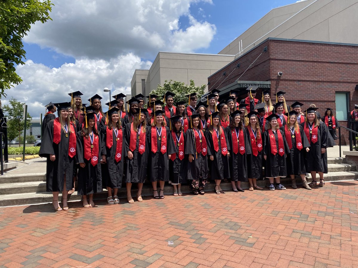 It’s a GREAT day to be a Goochland Bulldog and Reynolds RedHawk!  WTG Grads! #dualenrollment #ReynoldsGrad <a href="/JSReynoldsDE/">Allen Riddle MSIS, Director of Dual Enrollment</a> @GHSCollier <a href="/GCPSDrFowler/">Beth Fowler</a>