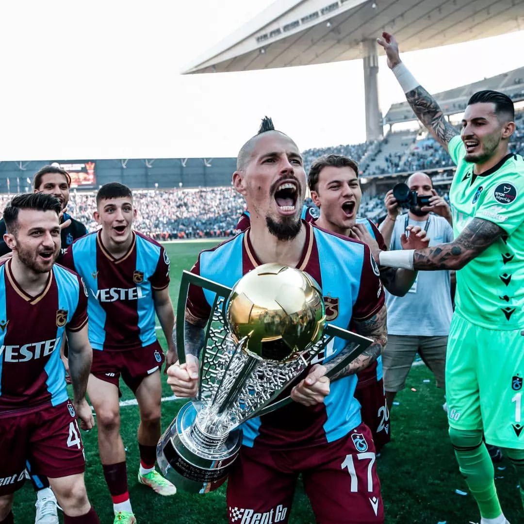 2021-2022 SEZONU ŞAMPİYONU TRABZONSPOR!❤💙
#İnadıylaŞampiyon 🏆
#ŞampiyonTrabzonspor #L1DER