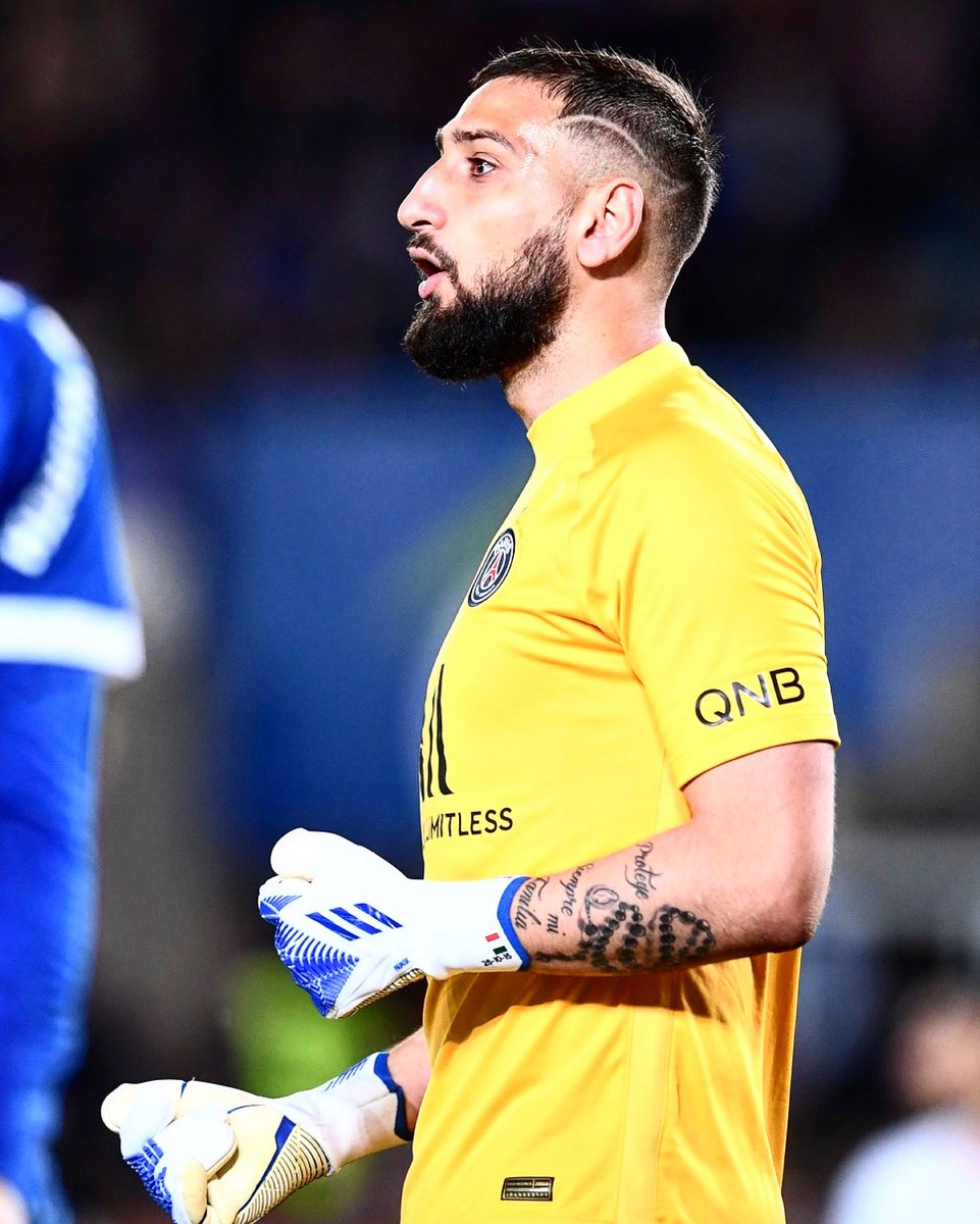 ActuFoot_'s tweet photo. 🚨 Gianluigi Donnarumma remporte le Trophée UNFP de MEILLEUR GARDIEN de la saison. 🧤🏆 https://t.co/tXPMQzXfoY