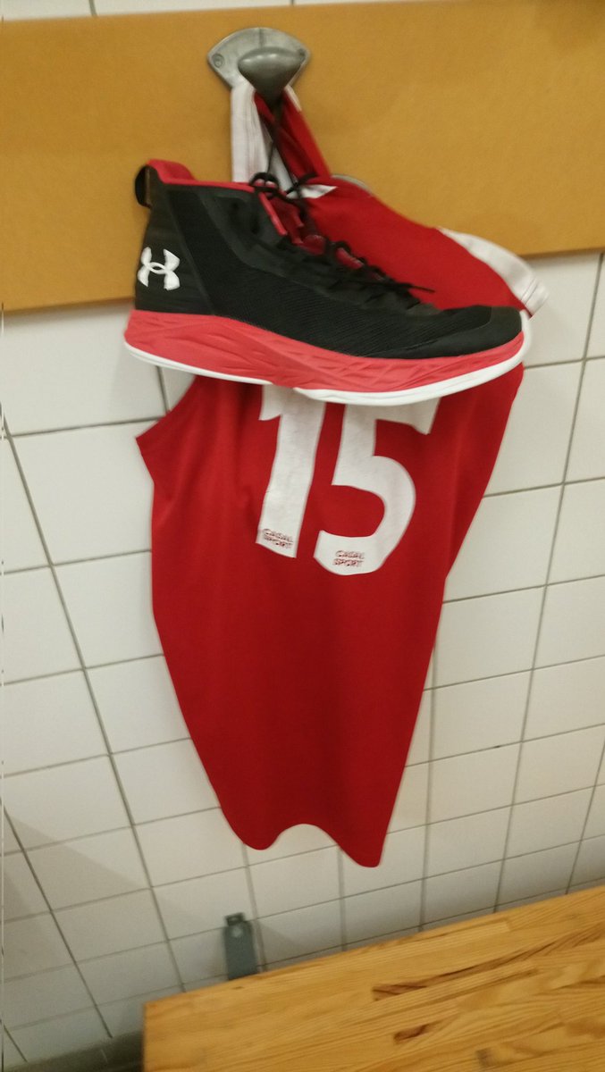 tuelean198's tweet photo. @rudygobert27 Bonjour Rudy, en effet, grosse journée de basket, j'ai mis officiellement un terme à ma carrière ce matin. Clap de fin https://t.co/vkkxRG05kI