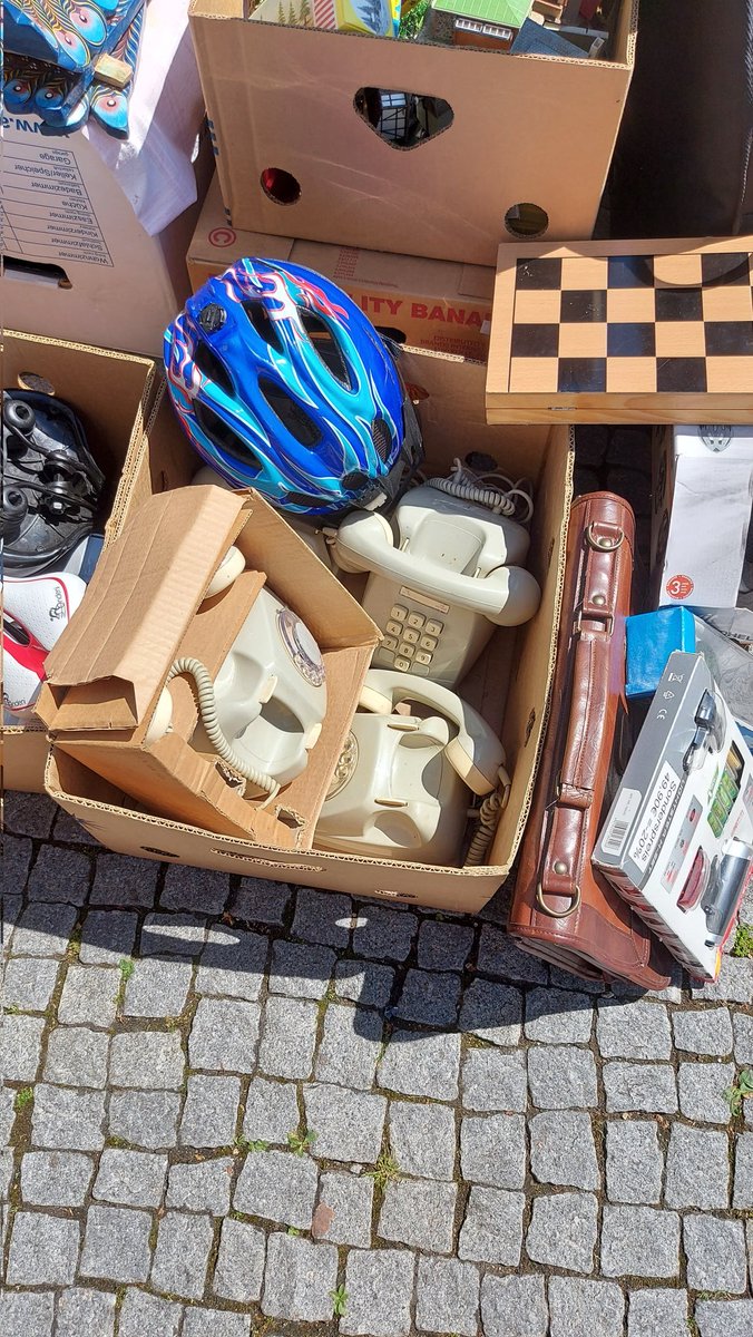 DerAgentourist's tweet photo. #Teamresopal we need to talk. Wer von euch versucht ÖD Inventar auf dem Flohmarkt zu verhökern? Sag Bruder @Steffbow ...welche Strafe erwartet so einem Judas? https://t.co/Z1XOrIchJ1