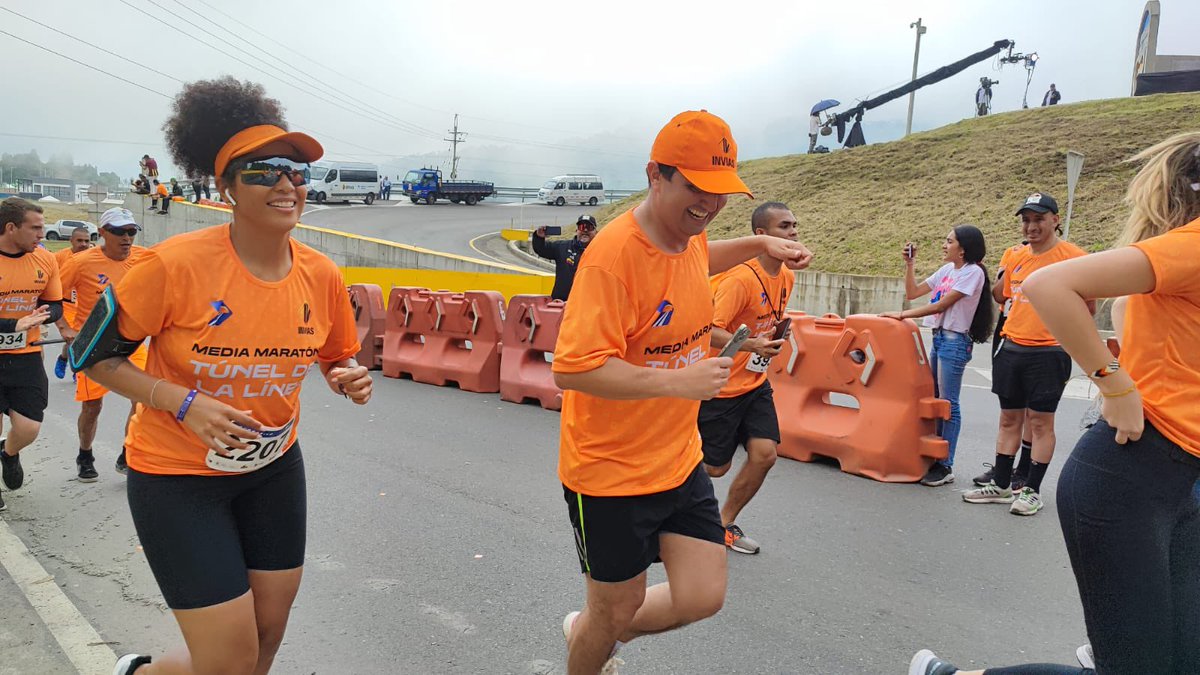 dany_matu's tweet photo. Hoy hicimos equipo @MindeporteCol e @InviasOficial para la #MMTúnelLaLínea. 

¡Muchas vías y una sola meta que no solo conectan ciudades sino a todos los colombianos! 🧡 https://t.co/pRtAvwjprO