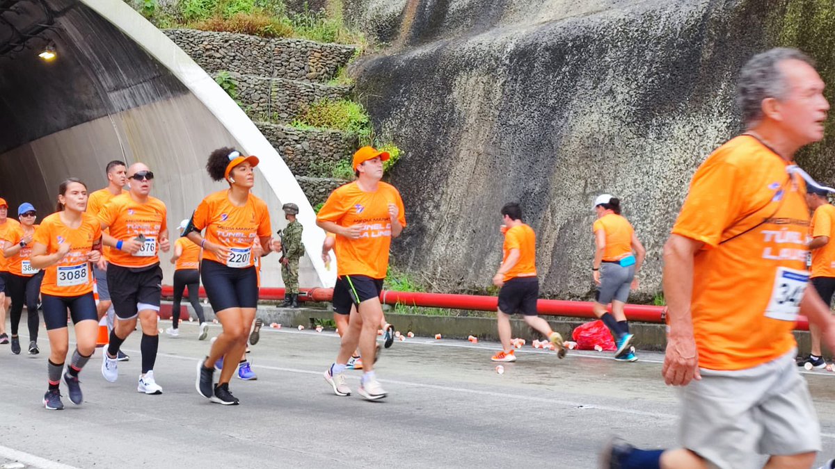 dany_matu's tweet photo. Hoy hicimos equipo @MindeporteCol e @InviasOficial para la #MMTúnelLaLínea. 

¡Muchas vías y una sola meta que no solo conectan ciudades sino a todos los colombianos! 🧡 https://t.co/pRtAvwjprO