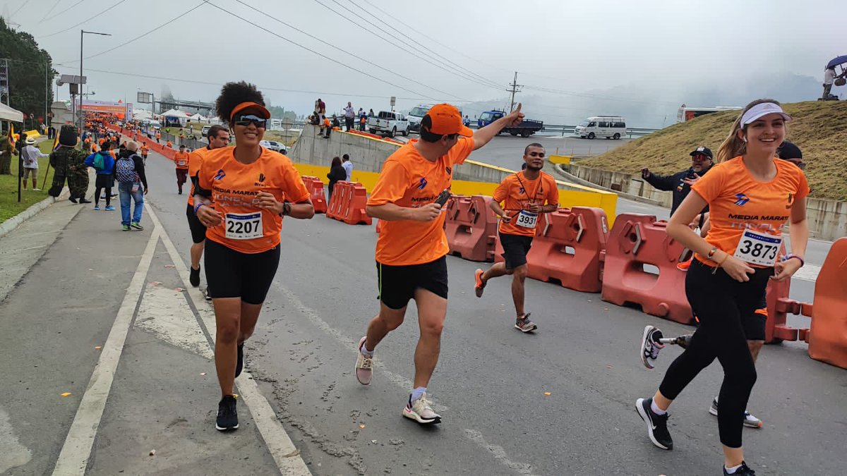 dany_matu's tweet photo. Hoy hicimos equipo @MindeporteCol e @InviasOficial para la #MMTúnelLaLínea. 

¡Muchas vías y una sola meta que no solo conectan ciudades sino a todos los colombianos! 🧡 https://t.co/pRtAvwjprO