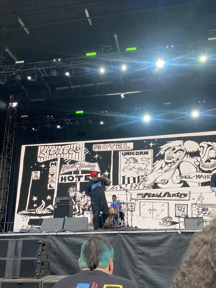 Shout out to <a href="/_softkill/">SOFT KILL</a> for wearing the Pray 4 Pain Painful Dayz shirt. Appreciate it homie 🤝🥲 #cruelworldfestival <a href="/cruelworldfest/">Cruel World Festival</a>