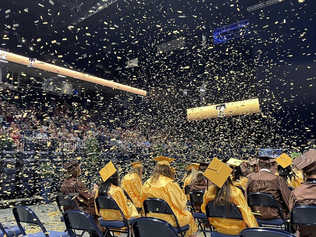 LarryHerges's tweet photo. Congrats to the Class of 2022. https://t.co/zl6ZjzjrtX