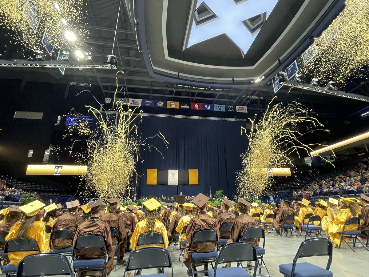 LarryHerges's tweet photo. Congrats to the Class of 2022. https://t.co/zl6ZjzjrtX