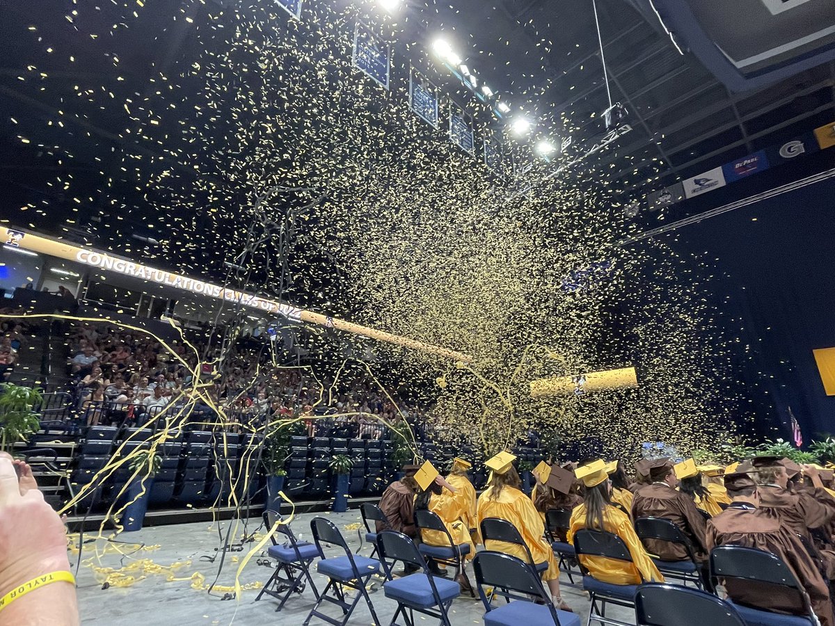 LarryHerges's tweet photo. Congrats to the Class of 2022. https://t.co/zl6ZjzjrtX