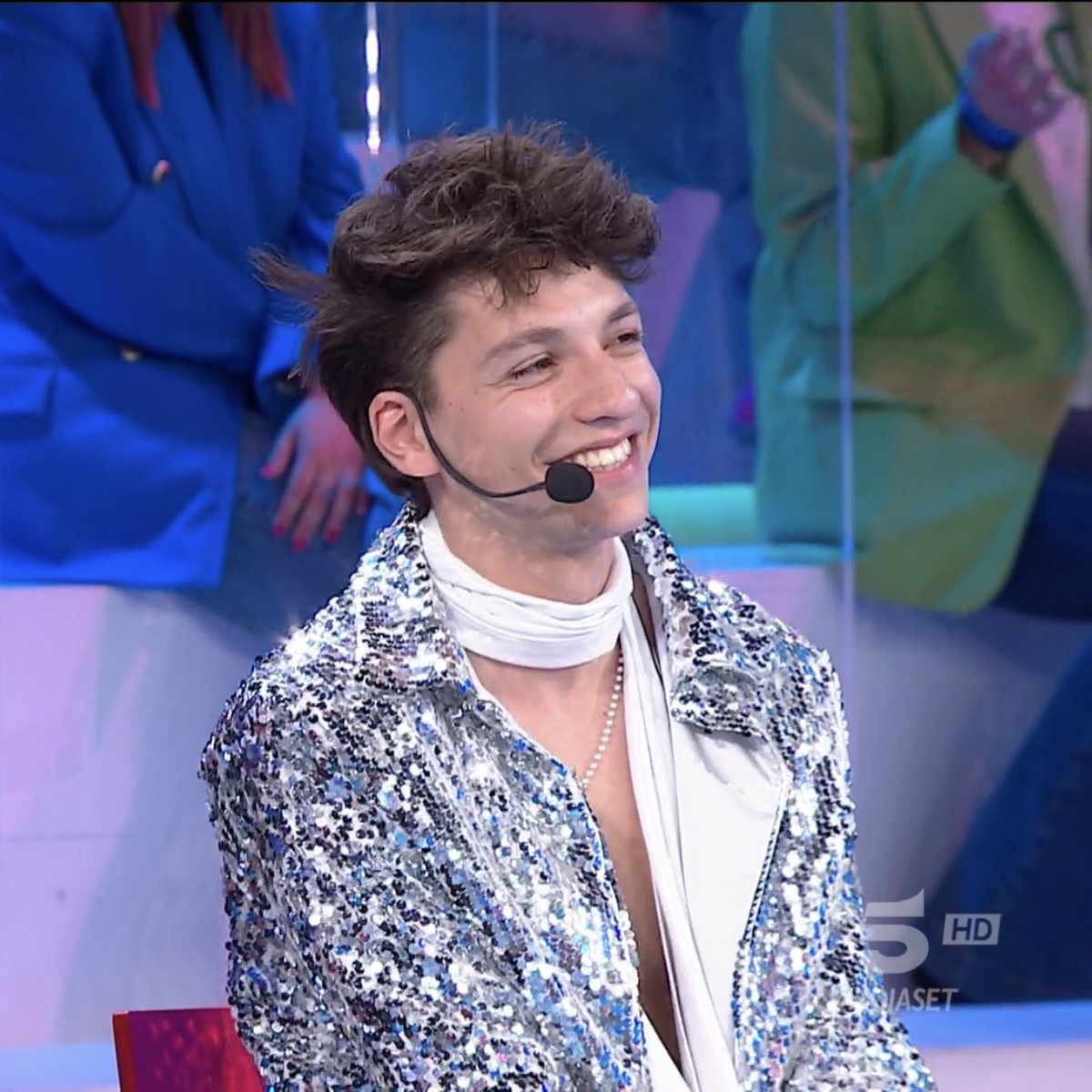 frabiziovalerio's tweet photo. io mentre creo profili falsi per la prova gratuita: #Amici21 https://t.co/olNRnEG74G