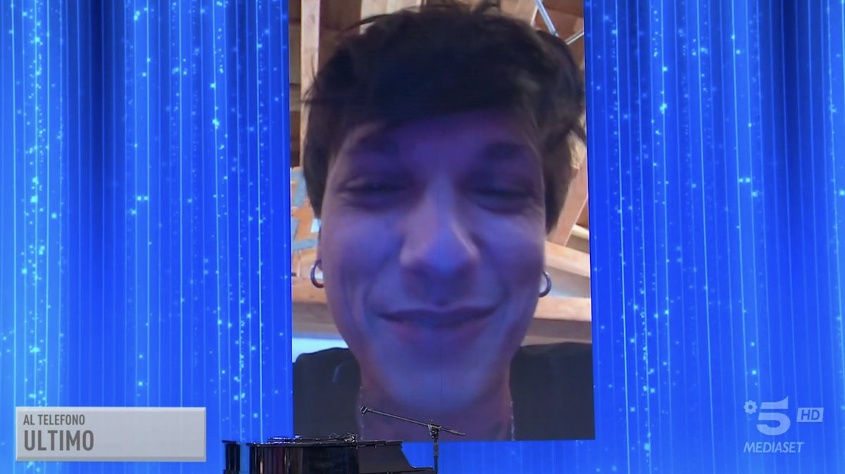 frabiziovalerio's tweet photo. io mentre creo profili falsi per la prova gratuita: #Amici21 https://t.co/olNRnEG74G