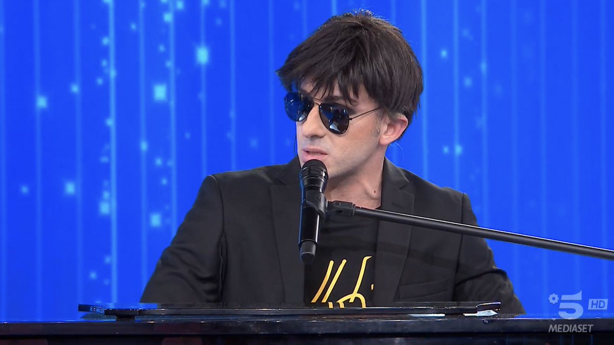 frabiziovalerio's tweet photo. io mentre creo profili falsi per la prova gratuita: #Amici21 https://t.co/olNRnEG74G