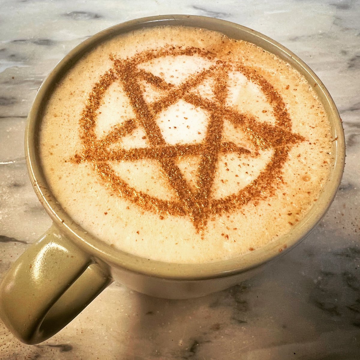 TheRockFairyHQ's tweet photo. Pentagram cappuccinos for the win. Hope to see some of your lovely faces at #potionatafflecks๐ฎ this week. Find my little cafe on the 3rd floor of @Afflecksfox ๐ง๐ปโโ๏ธ๐ฎ๐งช๐ค https://t.co/jMVy9mq7ou