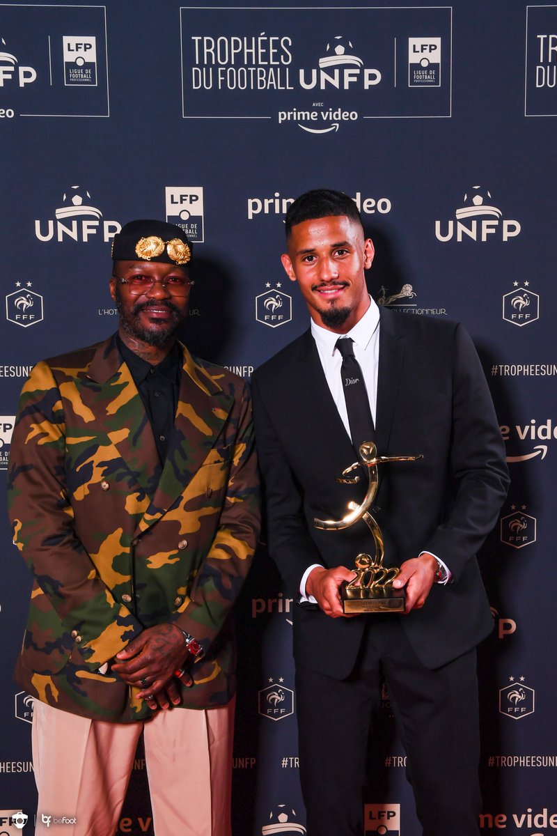 _BeFootball's tweet photo. Djibril Cissé x William Saliba 🇫🇷

#TropheesUNFP https://t.co/EOREoQgMZj