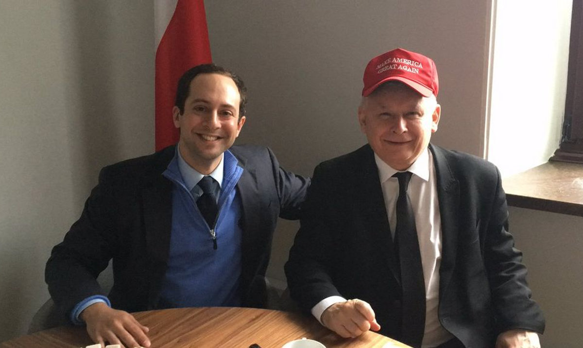 EreaAndrzej's tweet image. Jarosław Kaczyński, the most important man currently in #Poland, sitting next to #MatthewTyrmand and wearing a MAGA cap