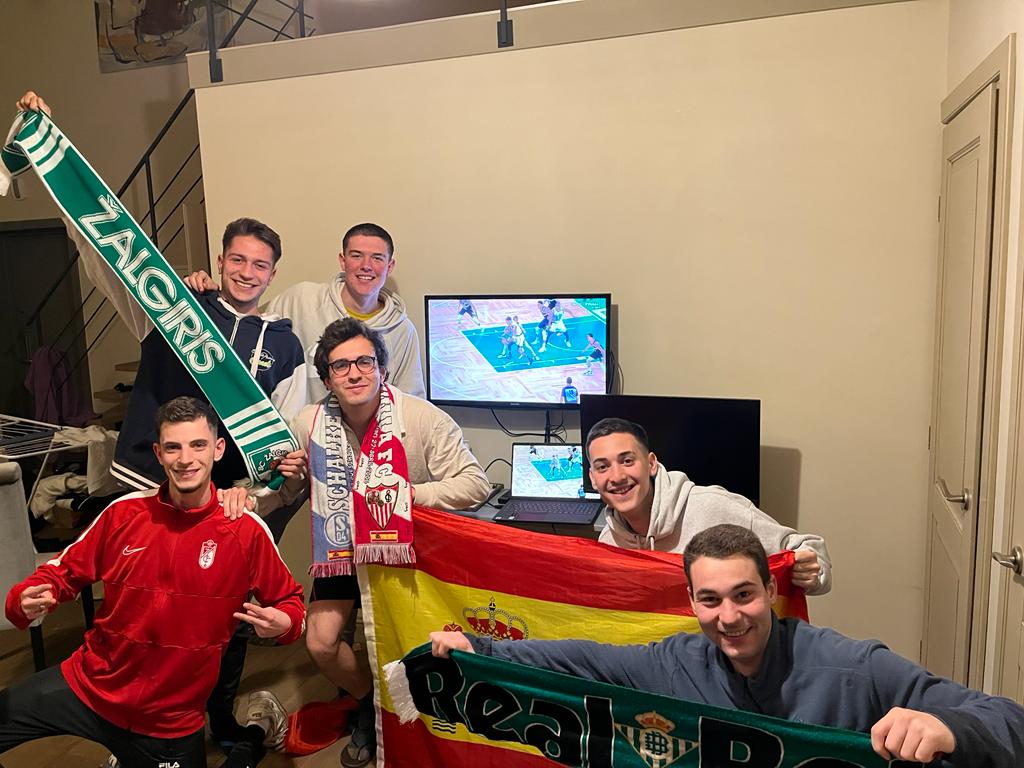opethurmond14's tweet photo. #NBASundays Dormir es de cobardes, desde Lituania apoyamos a Boston más que al Zalgiria
@MovistarNBA @Diegoaguilar99 @nlp_12 https://t.co/1ix95N2356