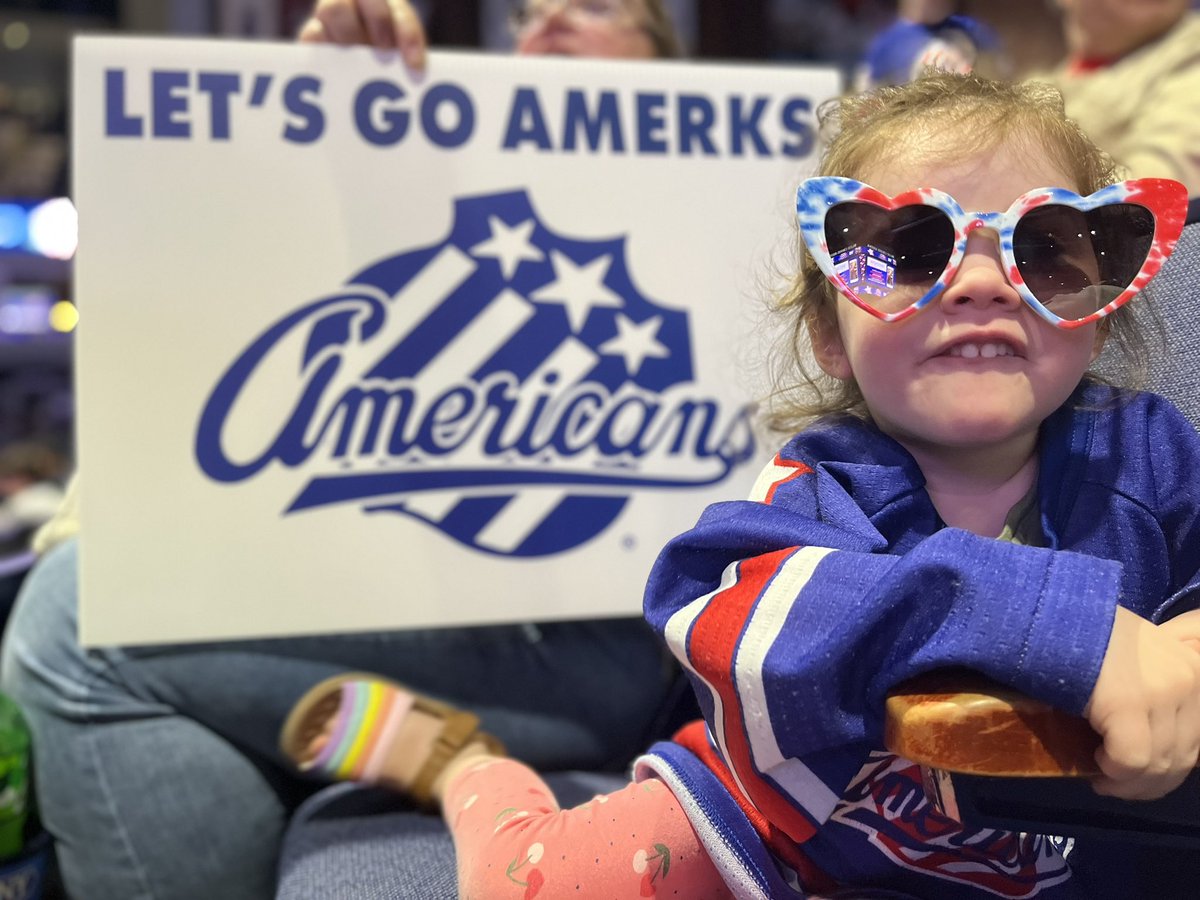 vanzerellioh7's tweet photo. Playoff Ready ✅ #cutenessoverload @AmerksHockey #letsgoamerks #littlefans #wellnowselfie https://t.co/jhoynE4fQu