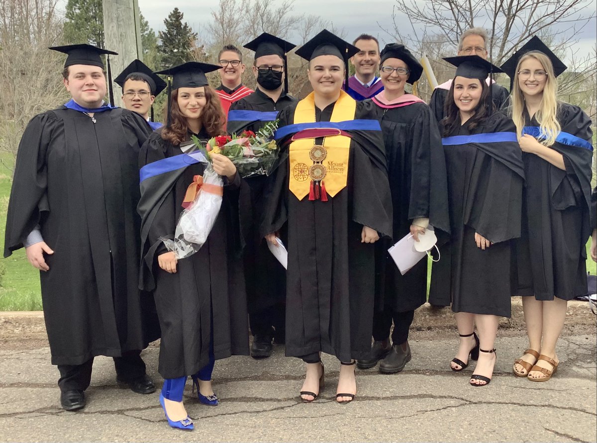 musmta's tweet photo. After the Convocation Celebration...
Some of our Music grads from 2020 and 2021 with Music faculty https://t.co/1qWGVf33ry