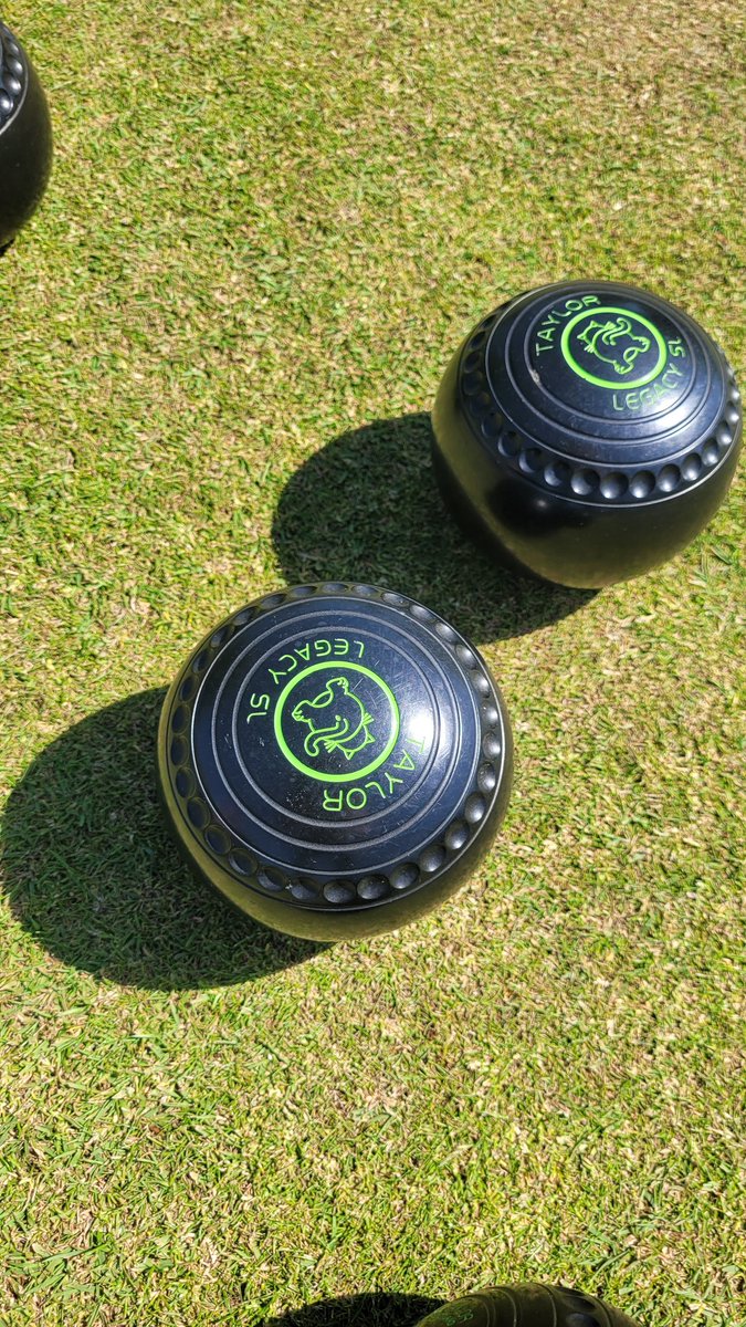 MorganVine_'s tweet photo. Had the most brilliant bowls lesson and afternoon tea yesterday at @WestBeckBowls. Bowls is a lot trickier than I realised... but I remain an expert at eating scones and cake #beckenham #bowls #penge #sunshine #scone #scones #jamfirst https://t.co/Z2T7Zol7IY