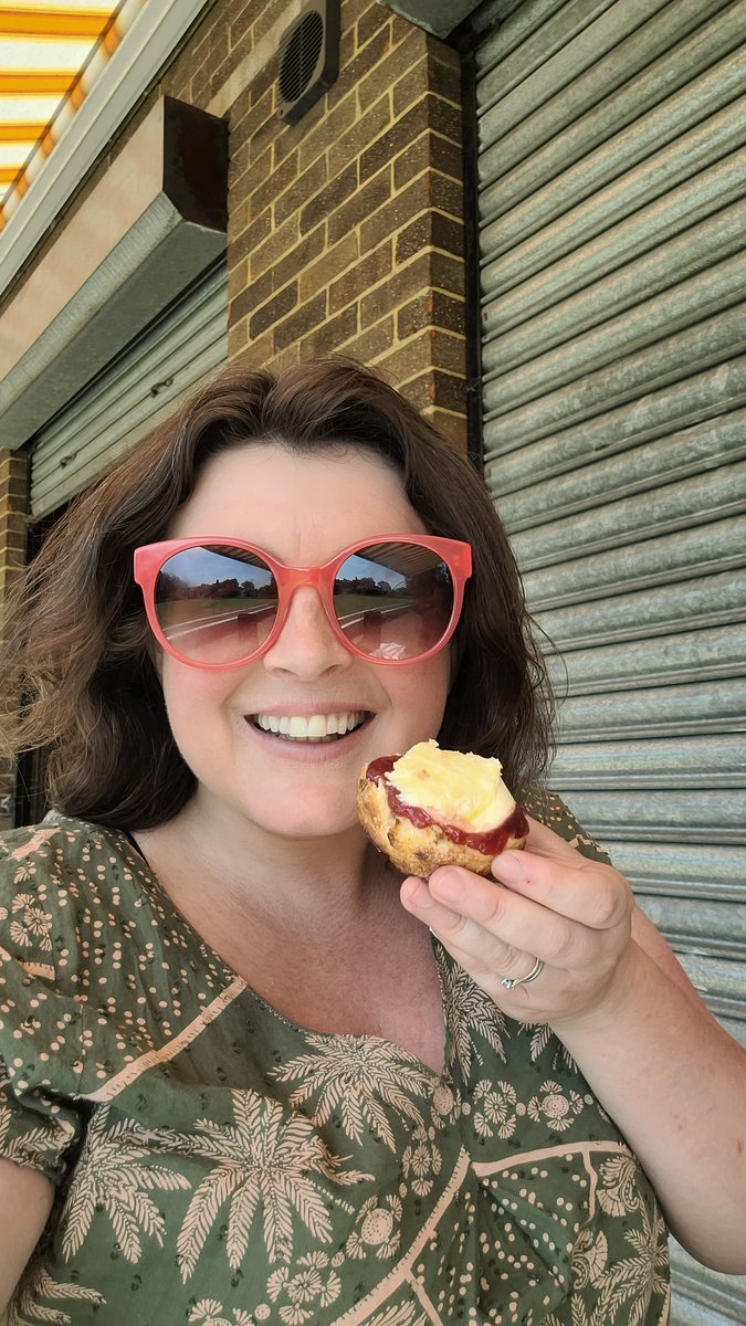 MorganVine_'s tweet photo. Had the most brilliant bowls lesson and afternoon tea yesterday at @WestBeckBowls. Bowls is a lot trickier than I realised... but I remain an expert at eating scones and cake #beckenham #bowls #penge #sunshine #scone #scones #jamfirst https://t.co/Z2T7Zol7IY