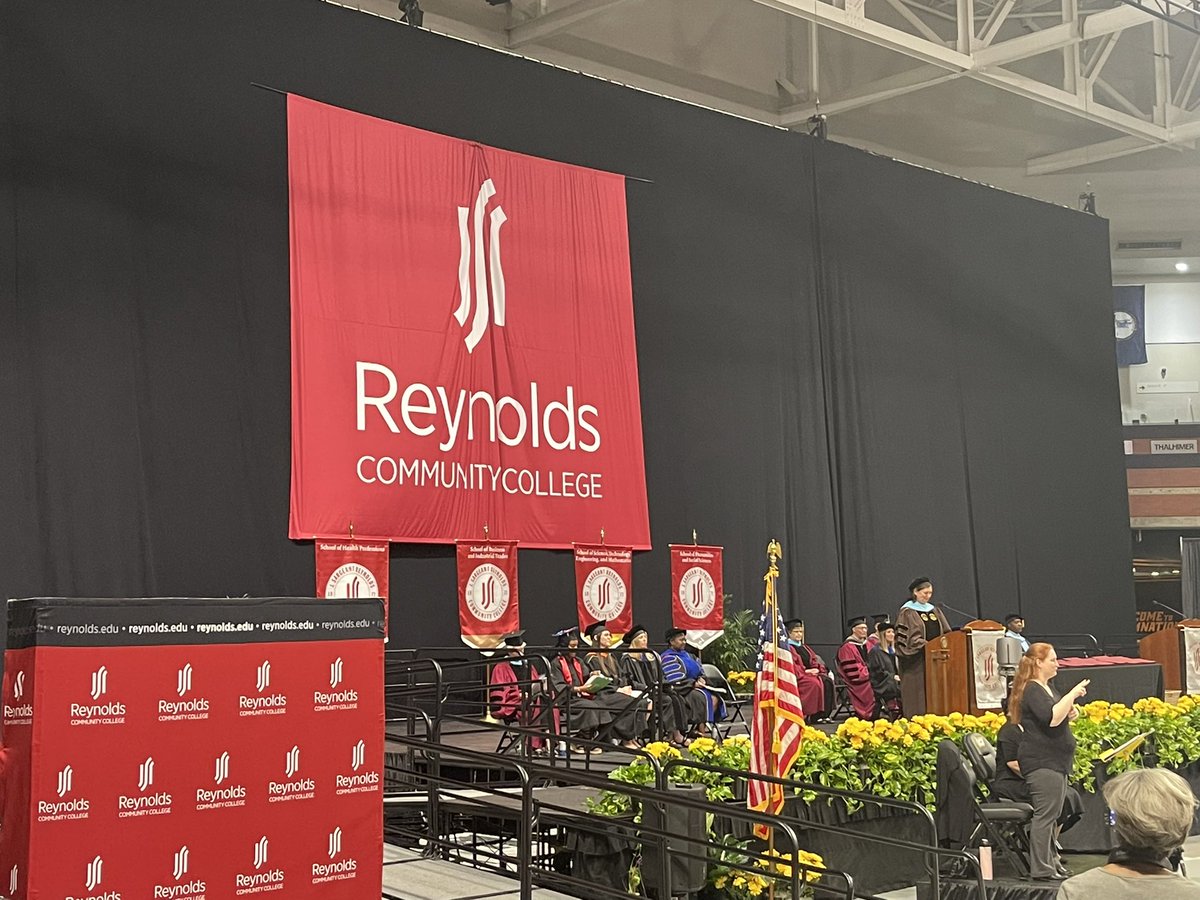 HSHS_Principal's tweet photo. Enjoyed celebrating with our ACA Seniors this afternoon as they have completed the requirements 2 earn their Associates Degrees! Congrats Class of 2022! .@ReynoldsCollege .@HSHS_ArtiAblack .@WeAreHSHS .@HenricoSchools https://t.co/IZfnvFi1bY