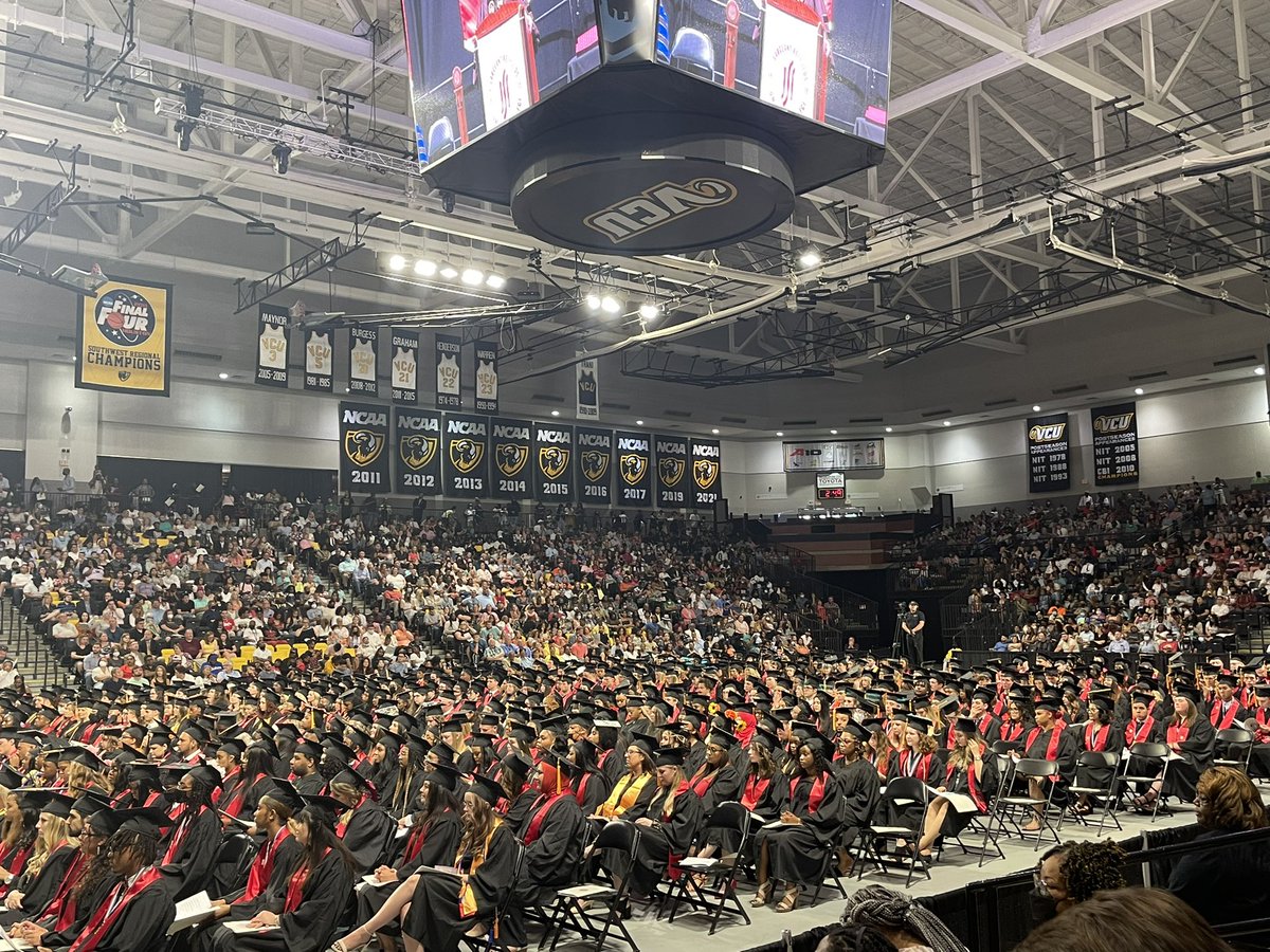 HSHS_Principal's tweet photo. Enjoyed celebrating with our ACA Seniors this afternoon as they have completed the requirements 2 earn their Associates Degrees! Congrats Class of 2022! .@ReynoldsCollege .@HSHS_ArtiAblack .@WeAreHSHS .@HenricoSchools https://t.co/IZfnvFi1bY