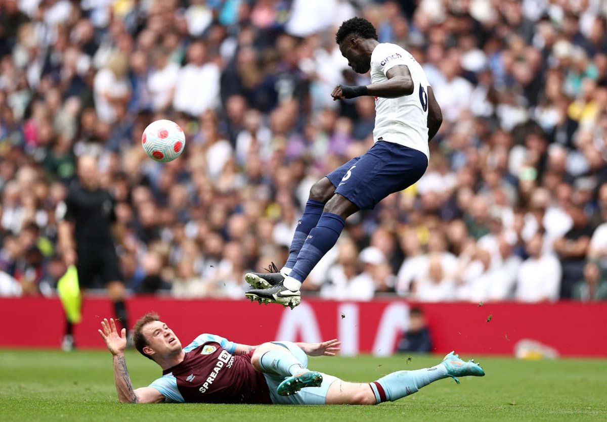 daosanchez26's tweet photo. Incredible atmosphere.. one more push!!  👊🏿 #COYS https://t.co/vLkJ9HtwvJ