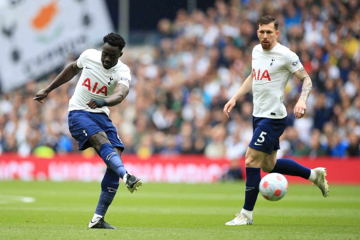 daosanchez26's tweet photo. Incredible atmosphere.. one more push!!  👊🏿 #COYS https://t.co/vLkJ9HtwvJ