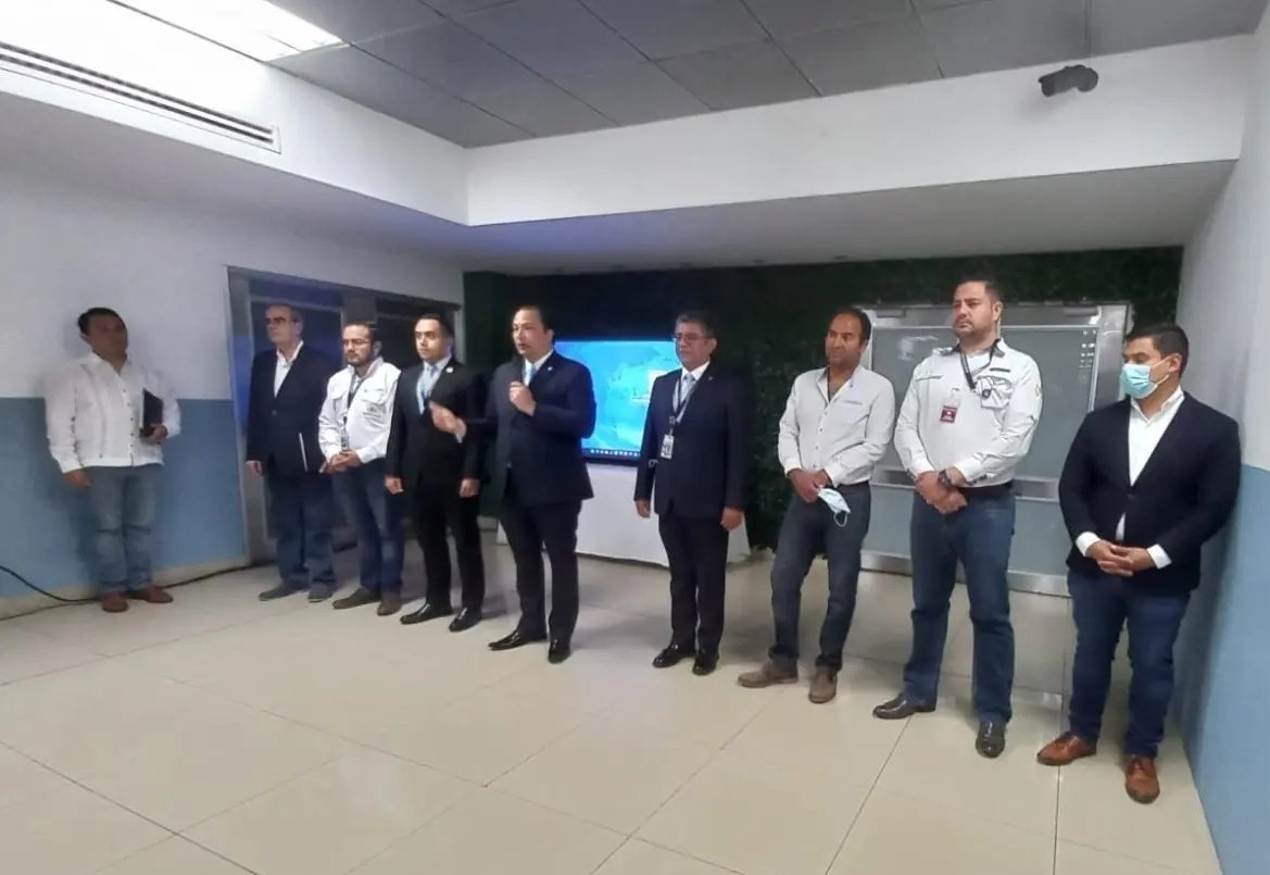 MinexGt's tweet photo. #CancillerGT @MarioBucaroGT impartió el primer curso de “Atención Protocolar en Aeropuerto” con colaboración de @MigracionGuate, @SATGT y @guatemala_dgac, a fin de profesionalizar formación del personal del @MinexGt y dar a conocer el trabajo de la Oficina de Protocolo en #AILA. https://t.co/e8Fuau79Ju