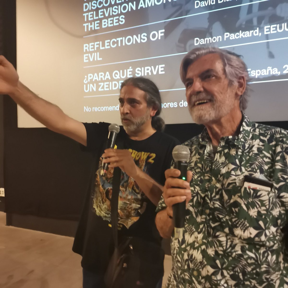 LaNocheZ1's tweet photo. Presentación y Q+A el pasado Viernes en el pase de 'A ritmo de Jess'.
#cinetecamadrid #matadero #lanochez #aritmodejess #naxofiol #jessfranco #antoniomayans #vicentemonroy https://t.co/ZiBvxhGgK7