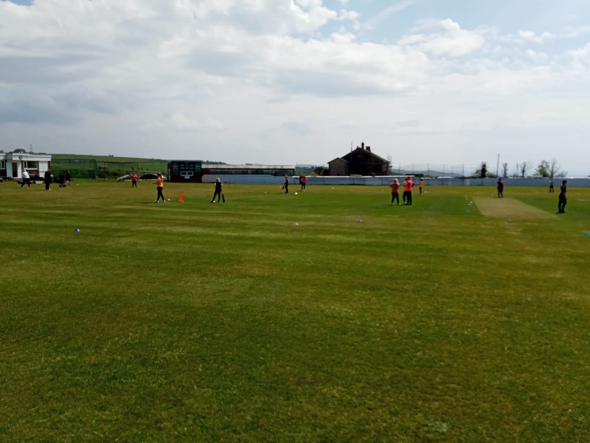 mjkay1987's tweet photo. Great start to Group 1 of the GMCL Women’s Softball League! Well done to @MilnrowCC @ShawCricketClub @WernethCCnews @Blackley_CC &amp; @MoorsideCBC and all the volunteers who helped umpire and score https://t.co/xItS7u3UzS