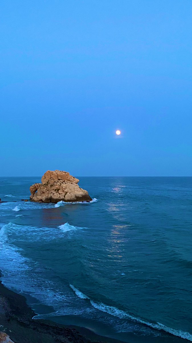 El peñón y la luna 🌝 #BuenasNochesATodos <a href="/MalagaExplorers/">Málaga Explorers</a> <a href="/Malagaconacento/">Málaga con acento</a> <a href="/Eltiempoalsur/">𝔼𝕝 𝕥𝕚𝕖𝕞𝕡𝕠 𝕒𝕝 𝕤𝕦𝕣</a> <a href="/OrgullodeMalaga/">Orgullosos de Málaga</a> <a href="/ElTiempoEnMlag1/">ElTiempoEnMálaga</a> <a href="/LateMalaga/">Late Málaga | Cultura, Historia y Gastronomía</a> #Malaga #ElpeñondelCuervo