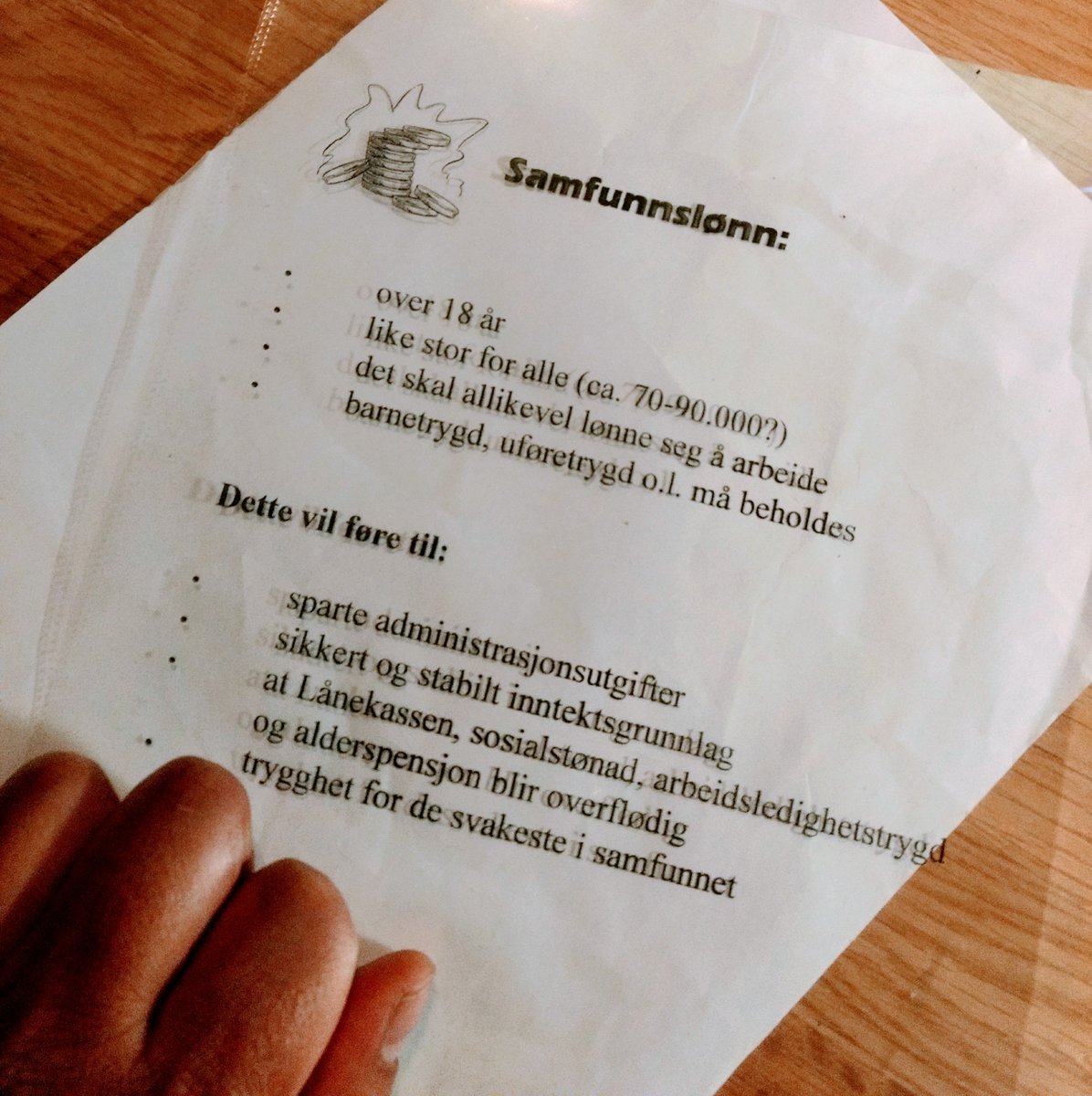 EinSamfunnsplan's tweet photo. Opprydding. Fant noko ein nytta i gamla dagar: ark til #overhead, eller #lysark. Eg presenterte #borgerlønn #GMI #samfunnslønn på #VGS (93-96) . #NAV #Rettferd https://t.co/lg71ScHiP9
