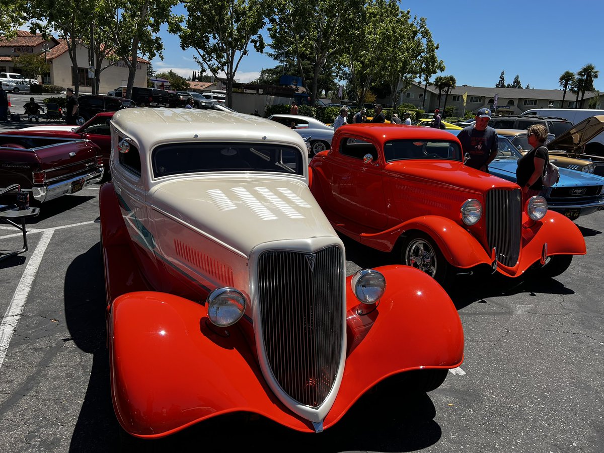 irmaaceves3's tweet photo. Out here with the Gilroy team for the Salsa and classic car show event, having loads of fun #tmobile @OrlandoSMRA @cishanie @JT_smrYAY @RangelD2040 https://t.co/nBjADnZEVw