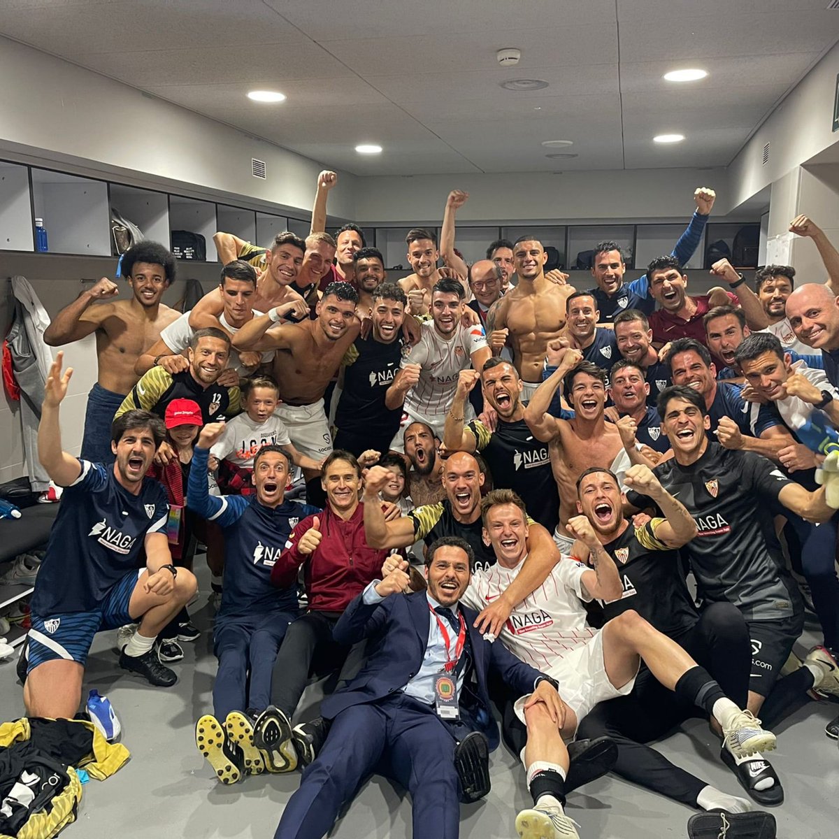 📸 ¡Por 𝗩𝗢𝗦𝗢𝗧𝗥𝗢𝗦, afición! ⚪️🔴

🔜 <a href="/LigadeCampeones/">Liga de Campeones</a> 🇪🇺

#WeareSevilla #NuncaTeRindas #AtletiSevillaFC