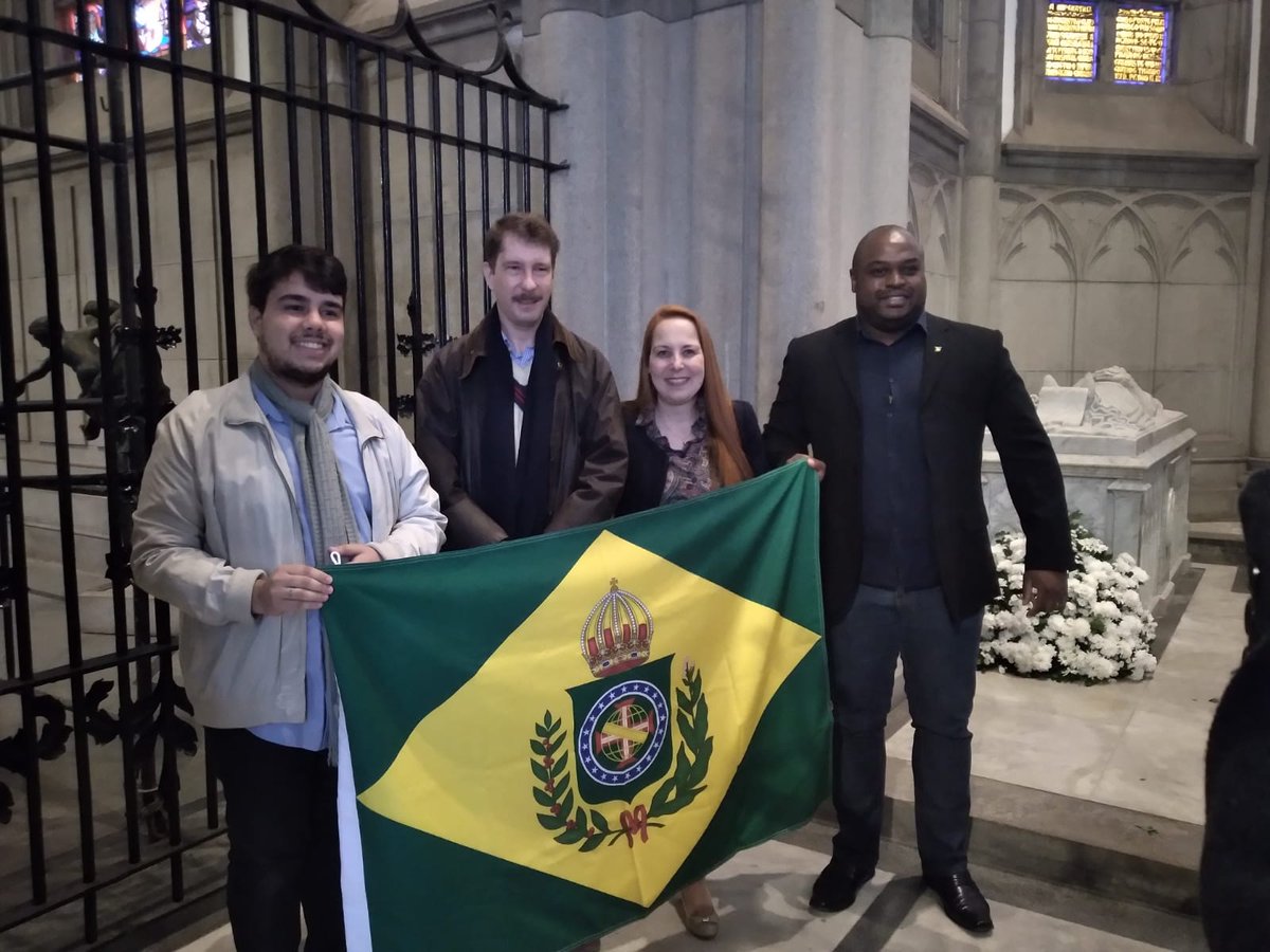 confembras's tweet photo. Atos em memória à Princesa.
Viva a Redentora!!
#IsabelRedentora https://t.co/1Kz3ArPNX9