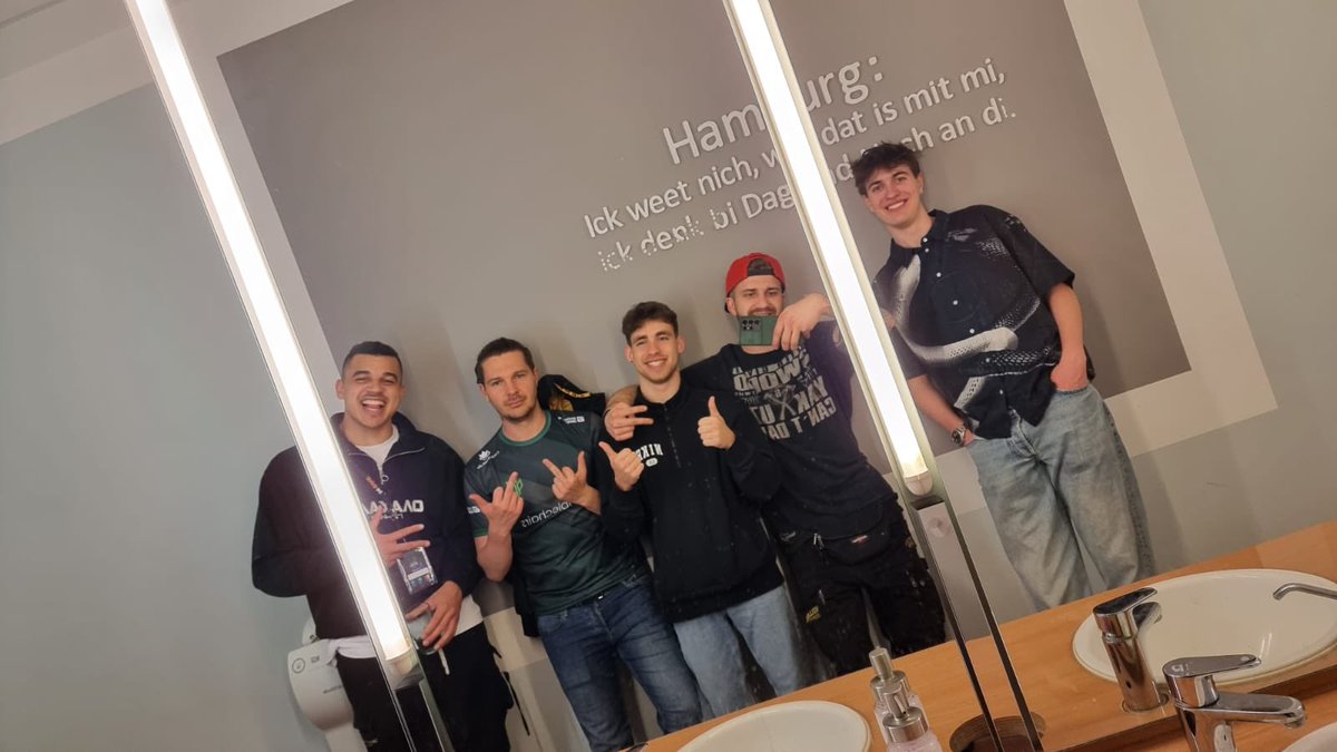 Wild Nights <a href="/rcadia_official/">RCADIA</a> 🎊 Very nice Event from <a href="/BeingEsports/">Being Esports</a> Nice to meet all these guys <a href="/Philiimon/">Philiimon</a> <a href="/SILERZZ/">SILERZZ</a> <a href="/VorixPUBG/">Vorix</a> <a href="/simixpubg/">SiMix_PUBG</a>