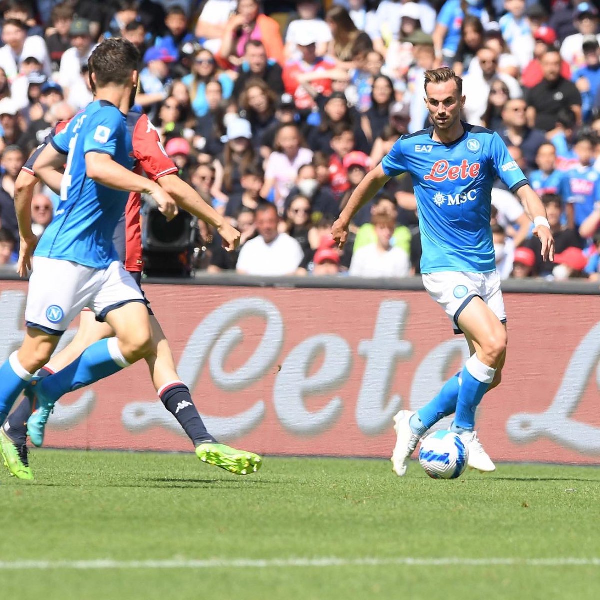 💙 Ultima vittoria in casa. Grazie per il vostro appoggio per tutta la stagione! 👏🏼 Adesso sotto con l'ultimo match #ForzaNapoliSempre #NapoliGenoa