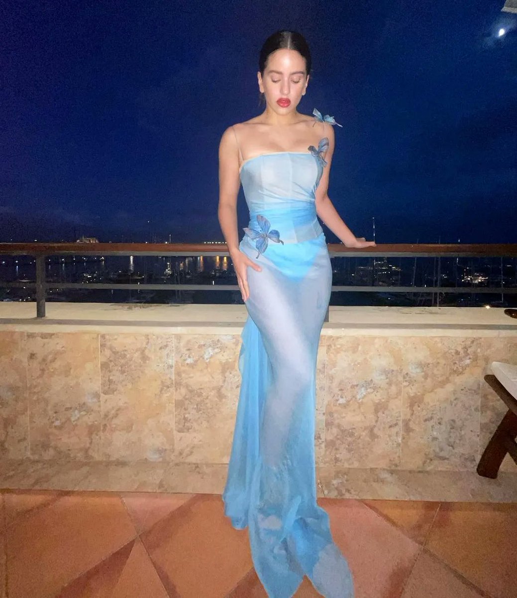 MatteStories's tweet photo. #SundayStyleIcon | Last week, @rosalia took to the #MetGala in this gorgeous Givenchy look. In honour of her latest album #MOTOMAMI dropping, we've gathered some of our fav eye-catching #Rosalia looks.
#FashionInspo #RosaliaStyle #StyleIcon https://t.co/FmJnIL200v