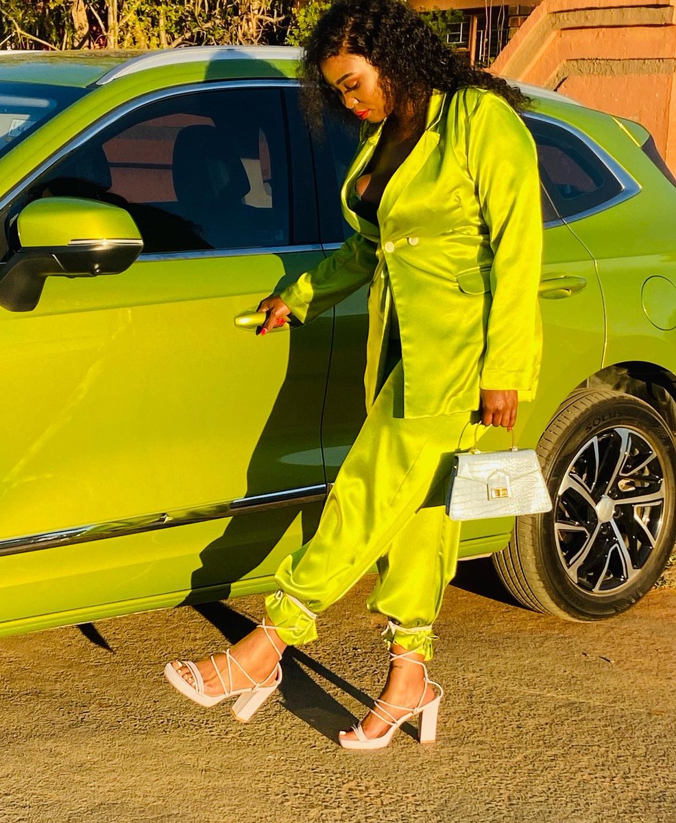 MsPosta's tweet photo. A #Taurus Queen ♉️

#bdayfit 14/05/2022 🎈🥂🙏🏾

#Amabishop #DateMyFamily #TaurusSeason #Taurean https://t.co/NfsAEl3UWE