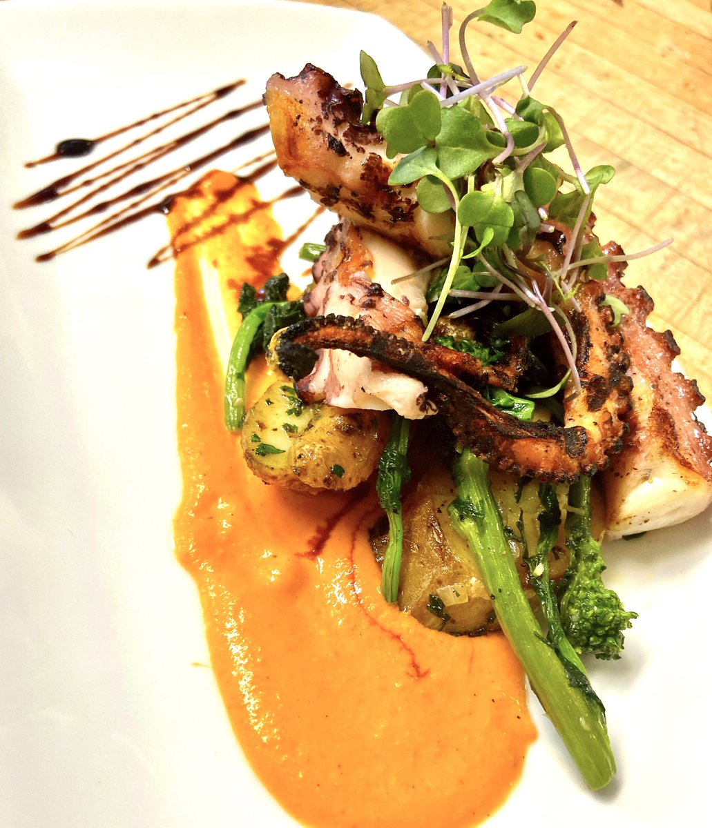 Granabyob's tweet photo. 🌿FIRST COURSE HIGHLIGHT! Second highest ordered item for our first courses so far! 

Chargrilled Spanish Octopus- Crispy Fingerlings, Broccoli Rabe, Chili Fake, Romesco, Aged Balsamic 

🐙

#capemay #capemaydining #granabyob https://t.co/MWK64k6y0f
