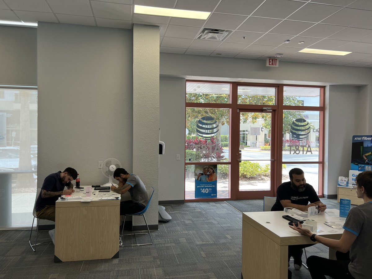 demarcus_poole's tweet photo. Preparing and then we hit the streets! Noble Lake Mary getting out and letting everyone know about our Fiber speeds!! #SwatsUp @One_FLA  @reynaolivo1 @Ciara_Wills @EstrellaYefri https://t.co/eKhGCNC9Ii