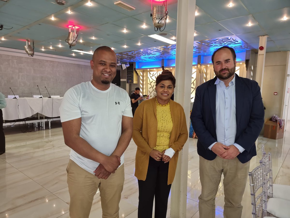KParbhudayal's tweet photo. De jongerenambassadeurs van https://t.co/zfN5uNLbc1 (https://t.co/uLpjpJcNik) en van Replace @ggdhaaglanden grijpen de Somalische jongerendag aan om hun werk als ambassadeur Vrouwelijke Genitale Verminking (VGV) zichtbaar te maken en de bestrijding VGV te spreken. #ENDFGM #FSAN https://t.co/UdBL55xGFr