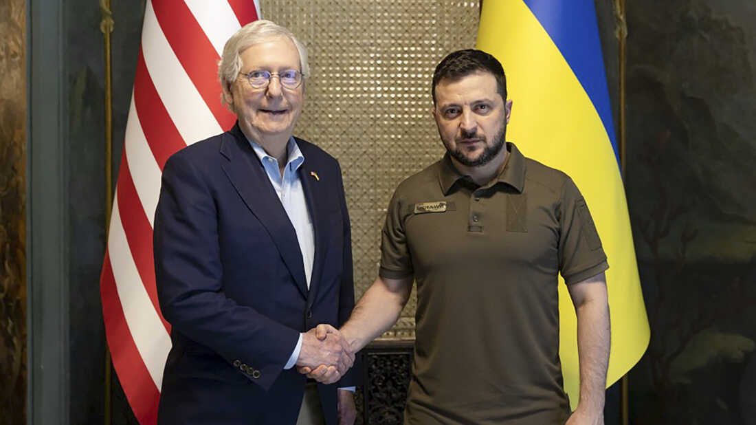 Antiwarcom's tweet photo. Sen. McConnell Expects Wednesday Vote on $40 Billion Ukraine Aid
The Pentagon says it needs to be passed by Thursday to avoid delays in weapons shipments to Ukraine
by Dave DeCamp
@DecampDave #Ukraine #Russia #NATO 
https://t.co/Y0QjZ3pG5G https://t.co/qPv5IlVv3u
