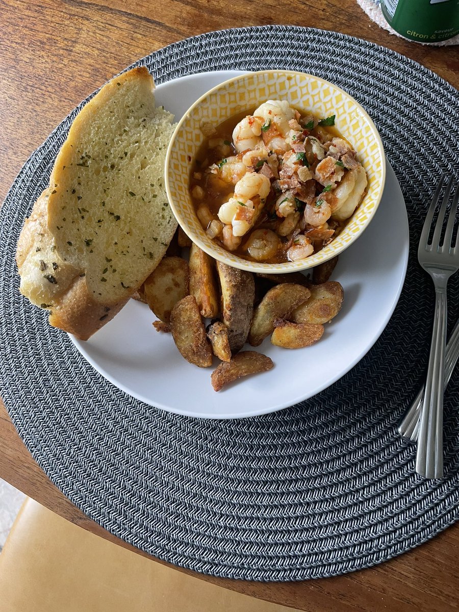 TrishOFlaherty1's tweet photo. @strategywoman Hi Yaroslava. It was chilly here today on the south coast of Ireland (typical summers day😀) but we still went to the sea. My son loves sea swimming and jumping off piers. After I made Prawn pil pil. My first attempt. It was lovely. An ordinary but nice day https://t.co/Fhub3DX6FW