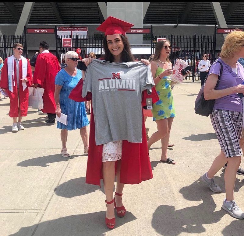 MiamiAlum's tweet photo. It's officially official! Welcoming the newest @MiamiUniversity alumni. Congrats, Class of 2022! #MiamiOHGrad -> #MiamiOHAlumni https://t.co/ozlUKrvJTH