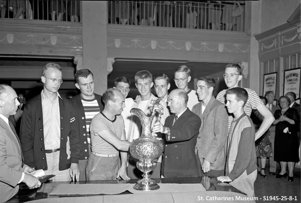 rowCSSRA's tweet image. 1945 Calder Cleland Trophy won by Grosse Pointe High School #grossepointe #PureMichigan #75cssra #highschoolrowing #calderclelandtrophy. Who will win it this year?