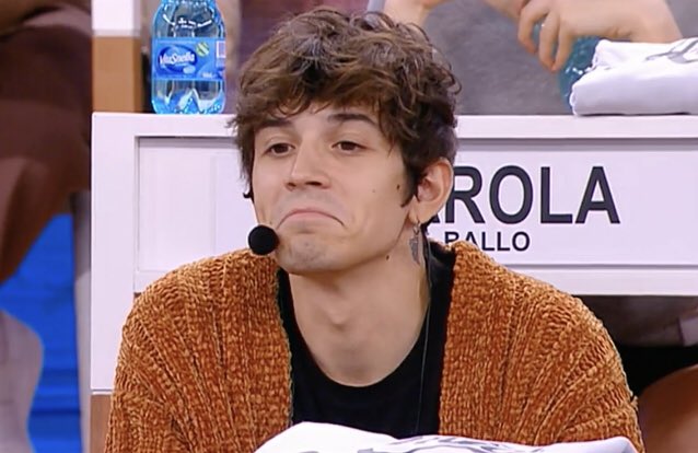 _srxt's tweet photo. rudy che come ogni anno alla fine tratta bene quelli che ha trattato male per tutto il corso di amici 
#Amici21 https://t.co/JT7Ke3VoC6